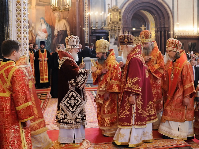 В дни празднования пятилетия воссоединения Русской Православной Церкви 